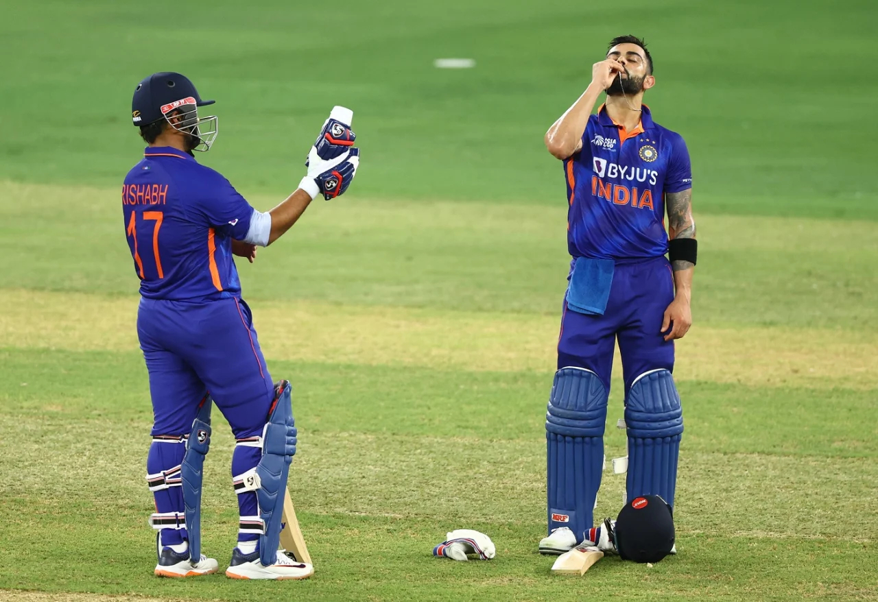 Virat Kohli kisses ring after reaching his century. PC- Getty