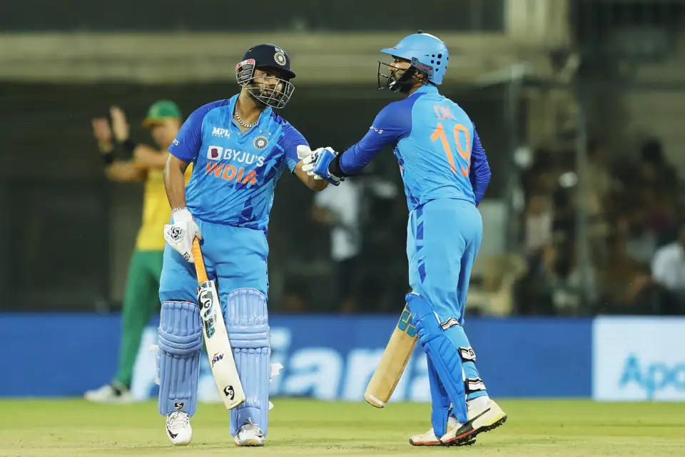 Dinesh Karthik and Rishabh Pant (Image Credits: BCCI)