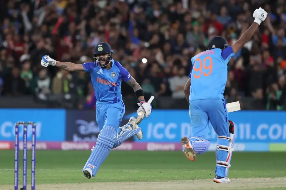 Ravichandran Ashwin and Virat Kohli