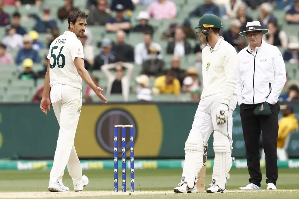 Australian pacer Mitchell Starc warns Theunis de Bruyne (PC-Getty Images)