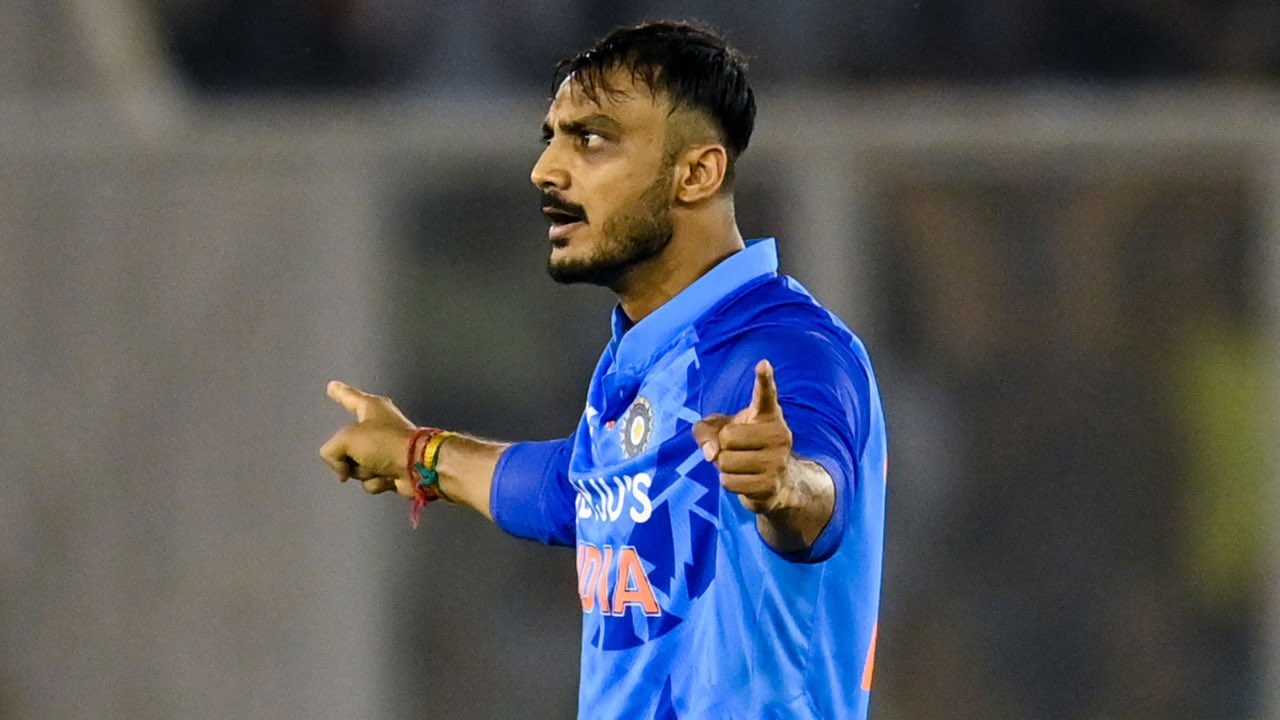 Axar Patel, Pragyan Ojha