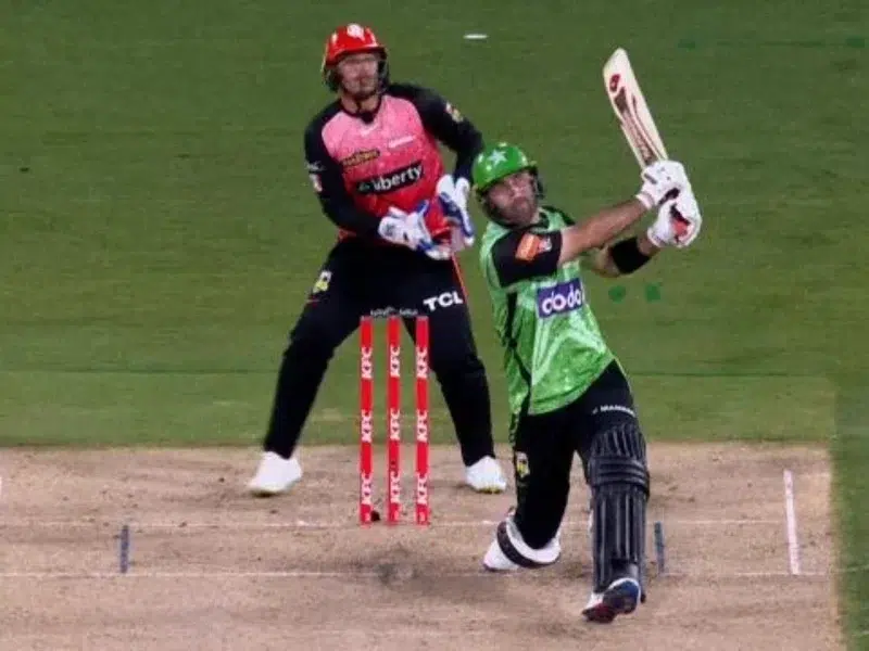 BBL 2023-24: Watch: Glenn Maxwell His Adam Zampa For Three Consecutive Sixes In Melbourne Stars vs Melbourne Renegades BBL Match