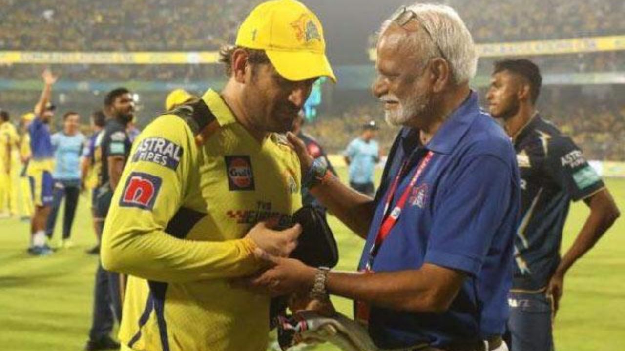 Kasi Viswanathan and MS Dhoni